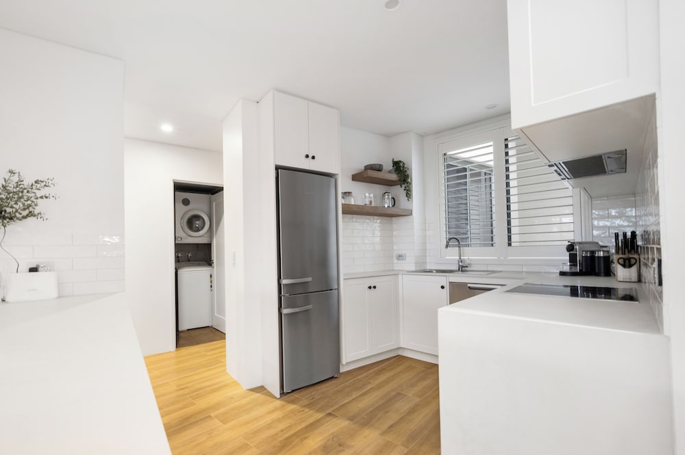 BAY ROYAL APARTMENTS 24/50