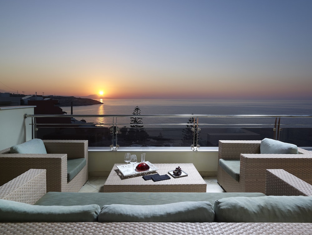 Macaris Suites And Spa 39/66