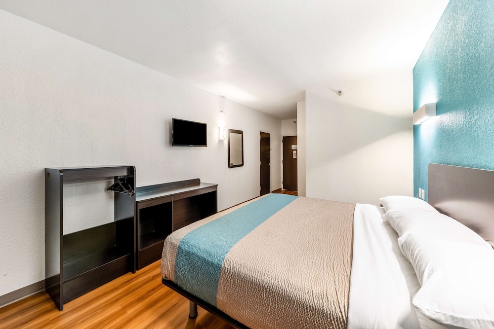 Motel6 Lewisville, TX - Medical City 16/64