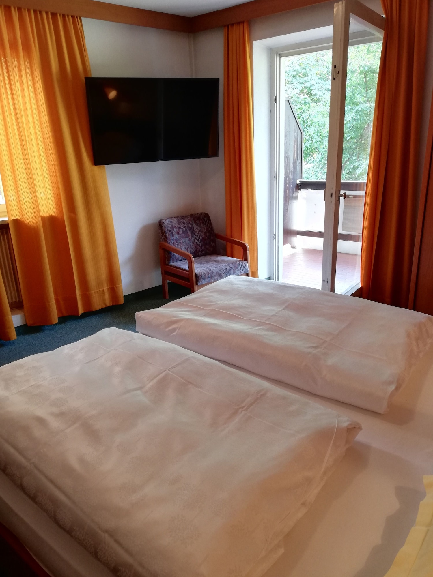 Superior, Queen Bed