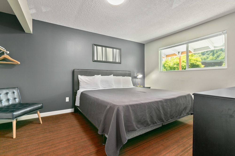 Interurban Suites Hotel, a Dazzler Select by Wyndham 11/69