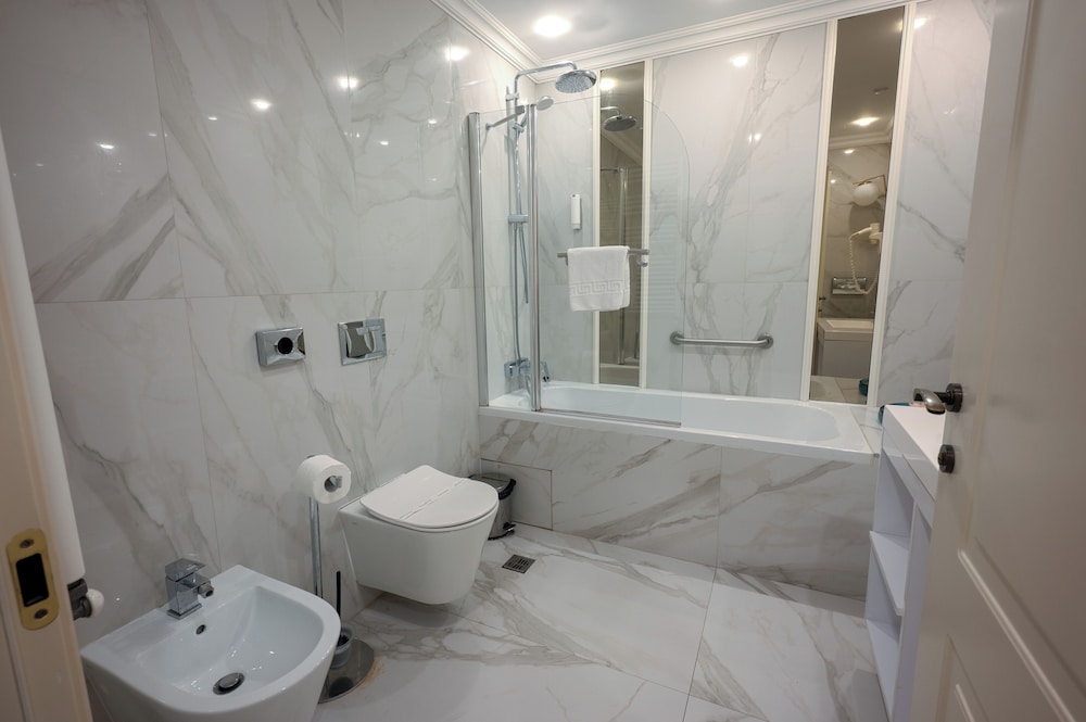 Old Town Boutique Hotel 48/50