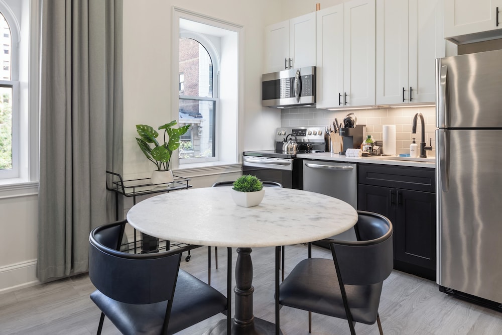 Sosuite at French Quarters - Rittenhouse Square 38/50