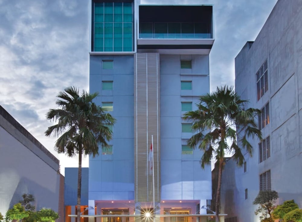 Sparks Life Jakarta, ARTOTEL Curated 1/50
