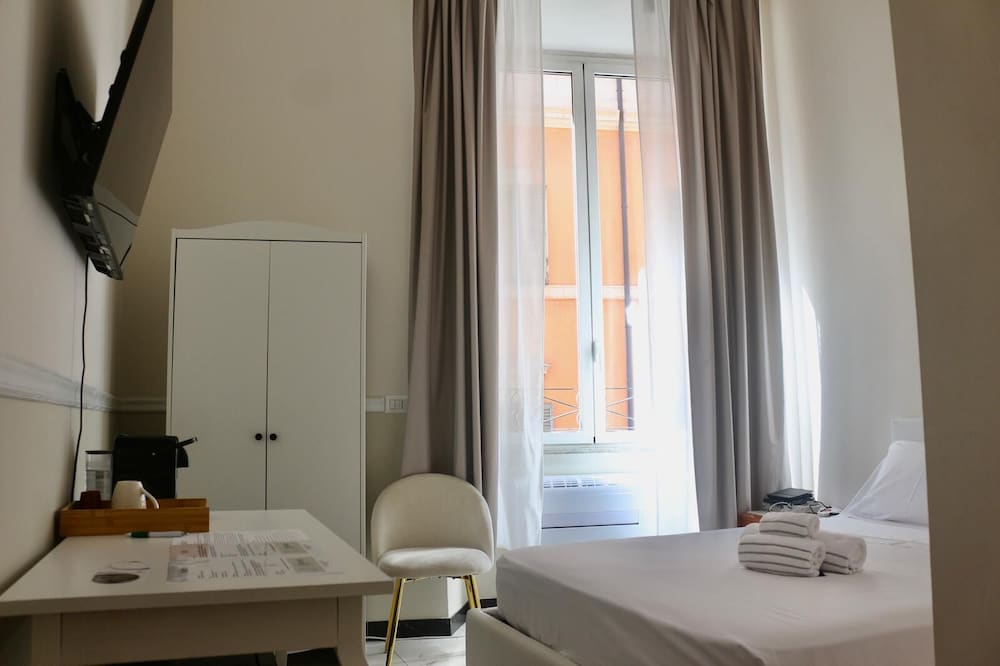 Hotel Domus Rome 12/18