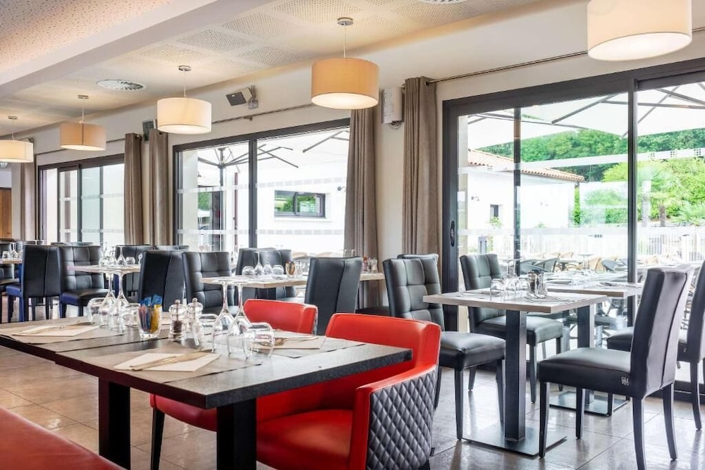 Brit Hotel Figeac 37/52