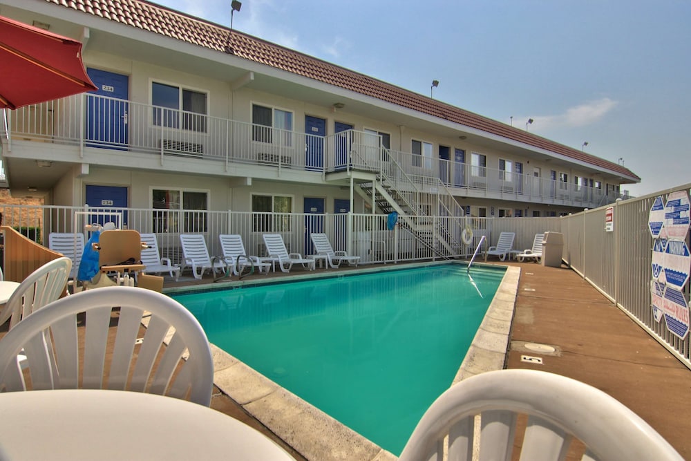Motel6 Sacramento, CA - Old Sacramento North photo3