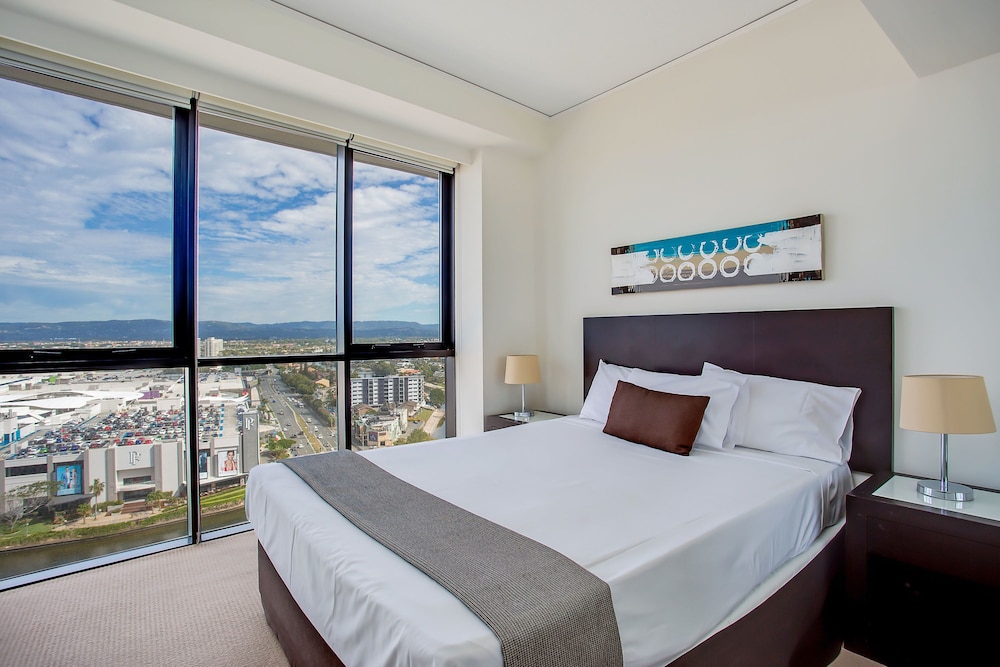 3 BEDROOMS, APARTMENT