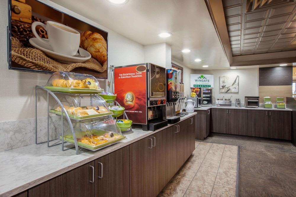 Wingate by Wyndham Detroit Metro Airport 32/44