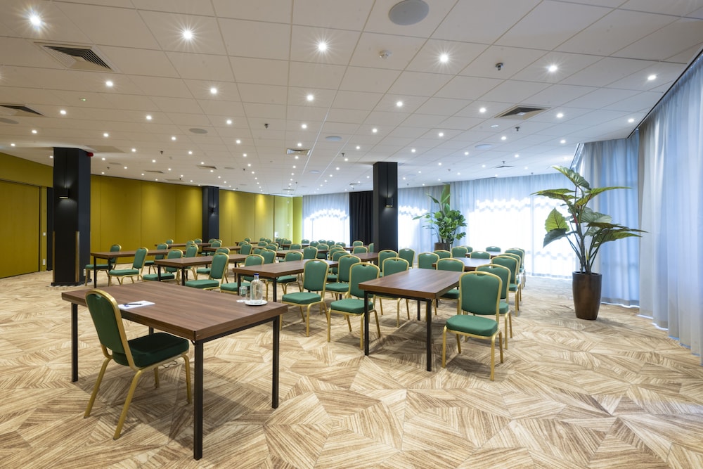 Hotel Theater Figi 32/39