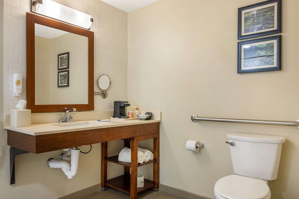 Comfort Inn & Suites At Crossplex Village 50/50