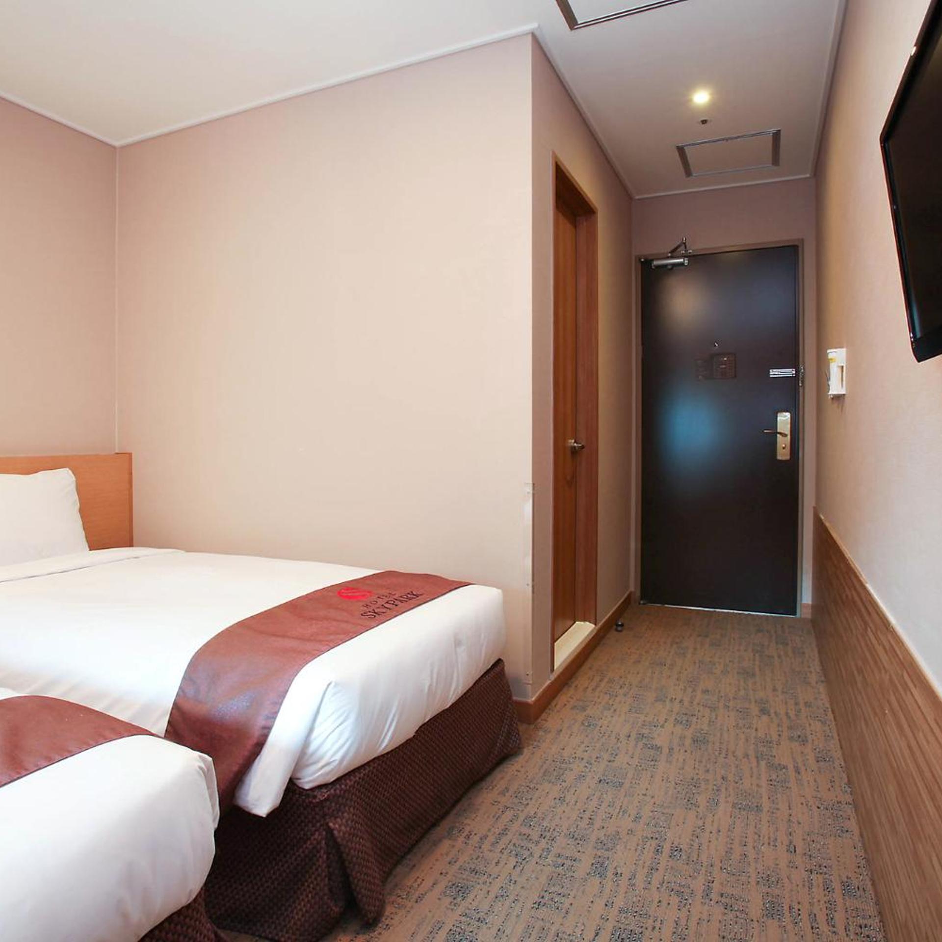 غرفة بسريرين منفصلين، Hotel Skypark Myeongdong Iii Seoul 4/10