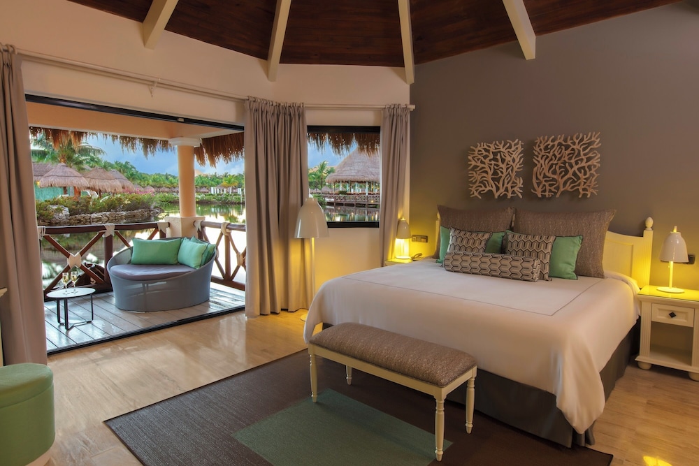 Overwater, Suite, Villa, King Bed