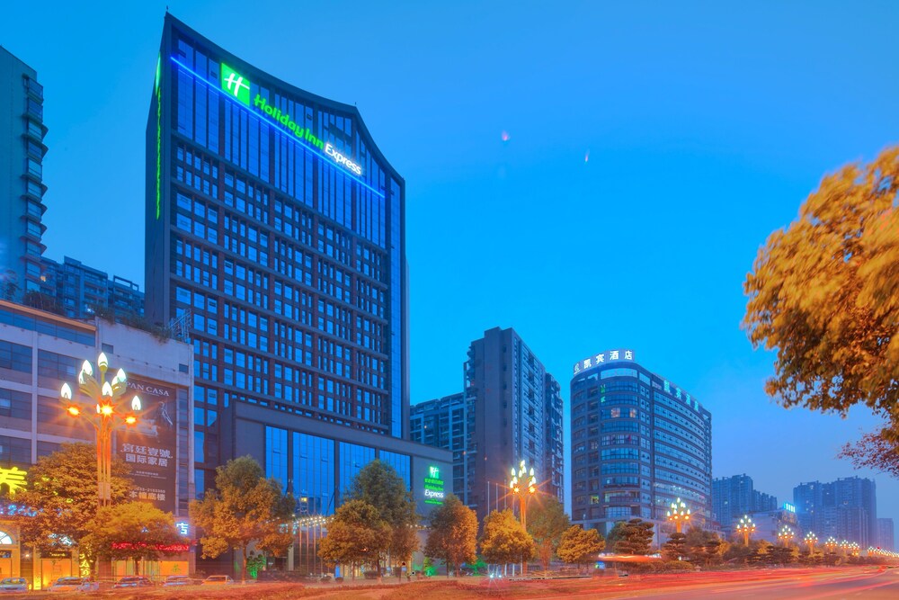 HOLIDAY INN EXPRESS LESHAN CITY SQUARE 4/43