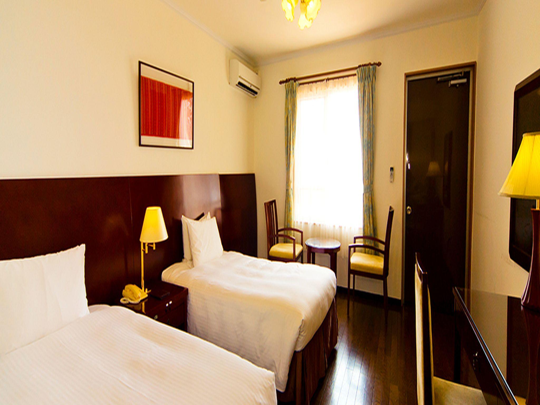 Garden, Twin Beds