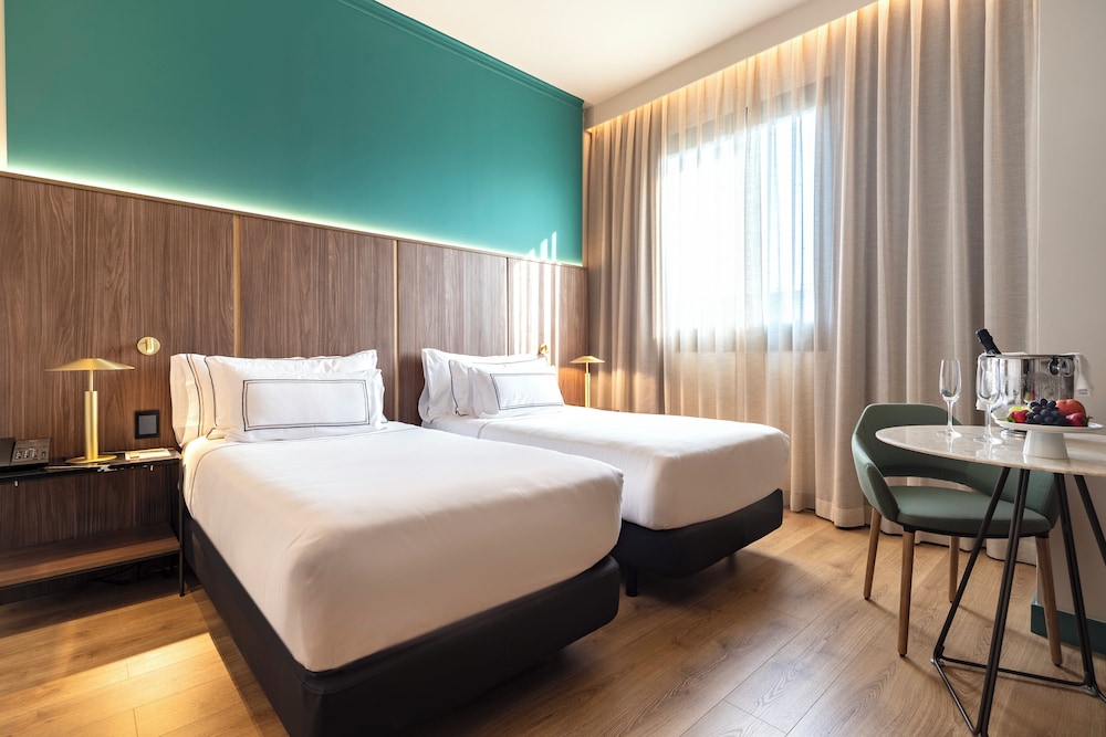 Grand, Premium, King Bed