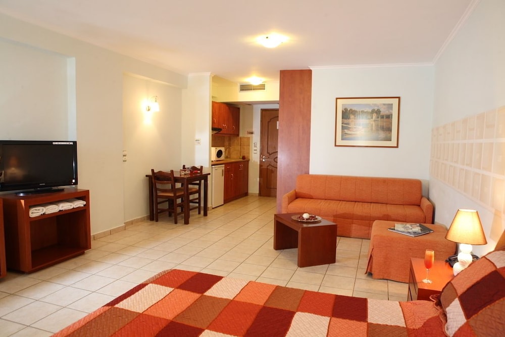 GRAND NEFELI HOTEL 30/50