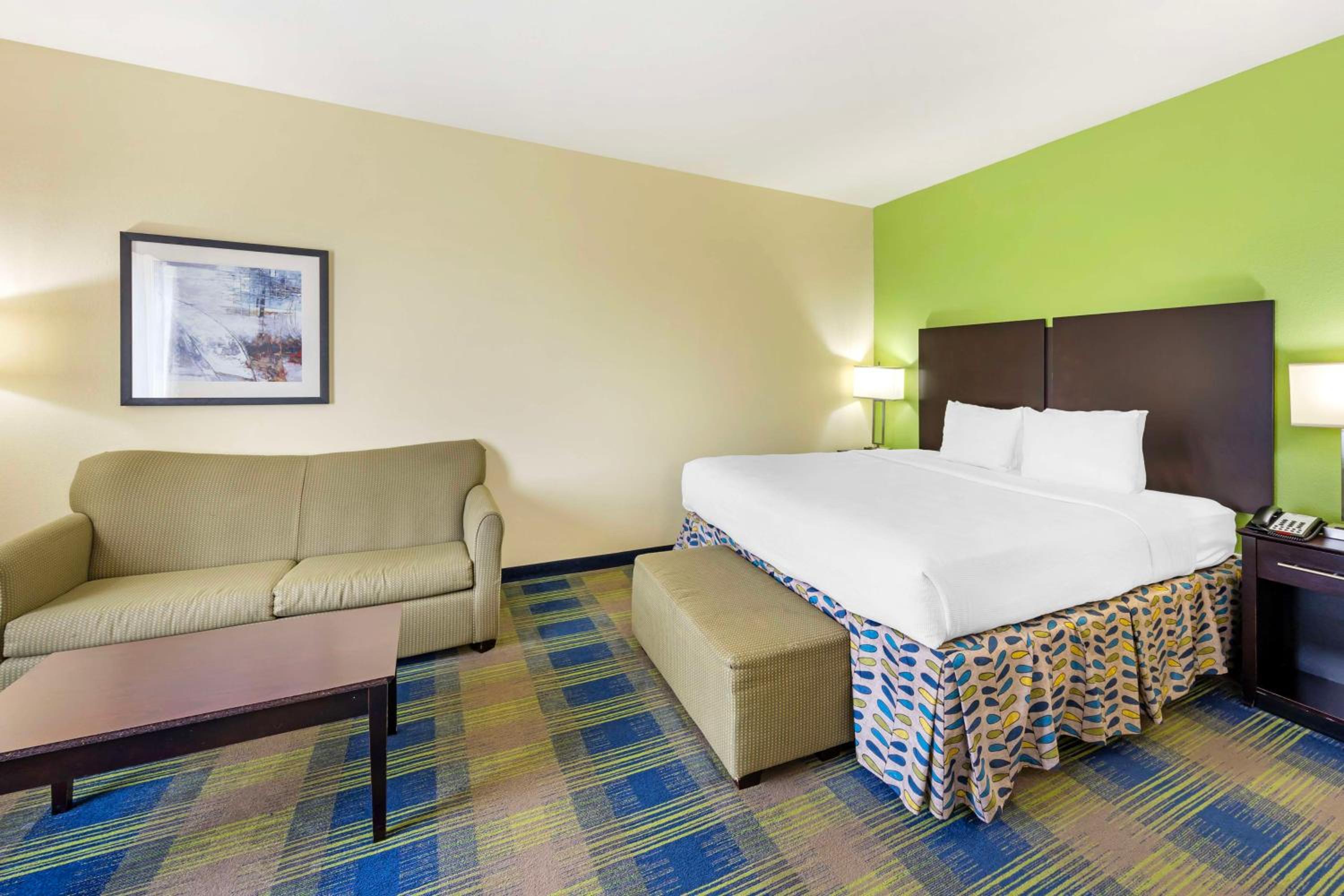 Suite, King Bed, Accessible
