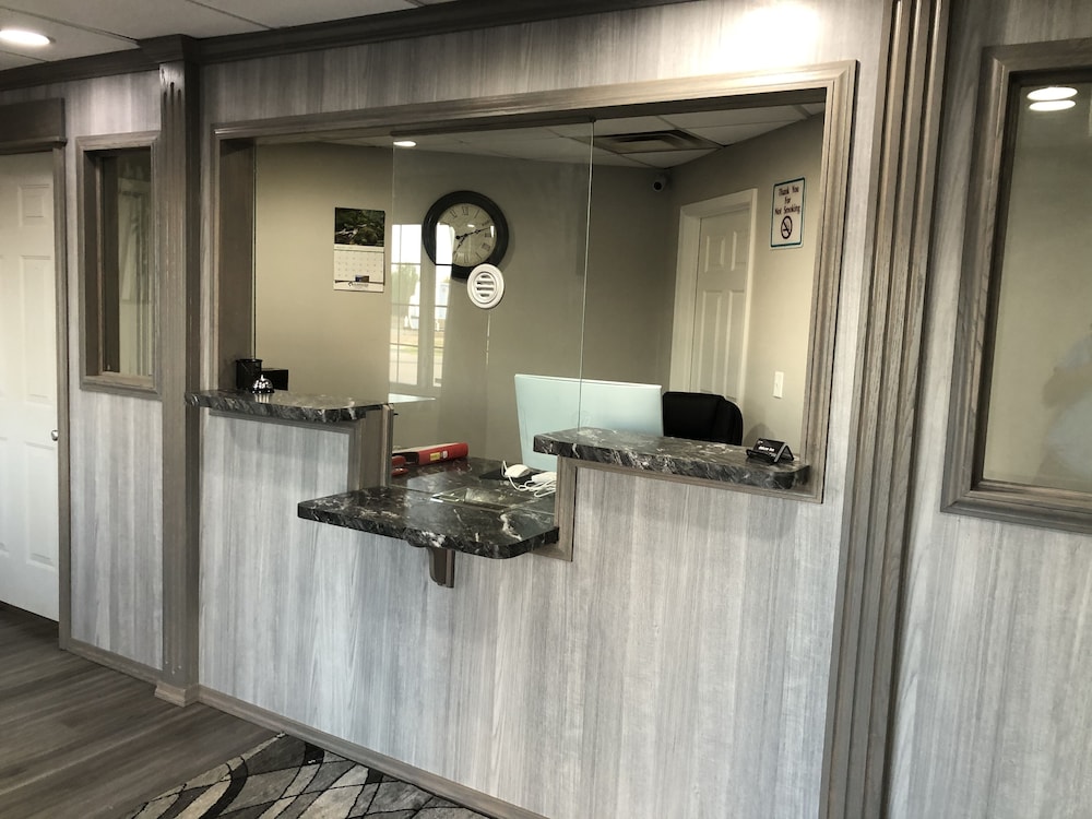 Deluxe Inn & Suites By OYO Miami OK 28/51