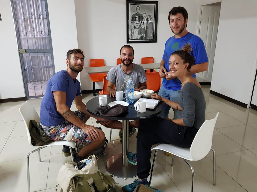 Hostel Del Paseo 35/50