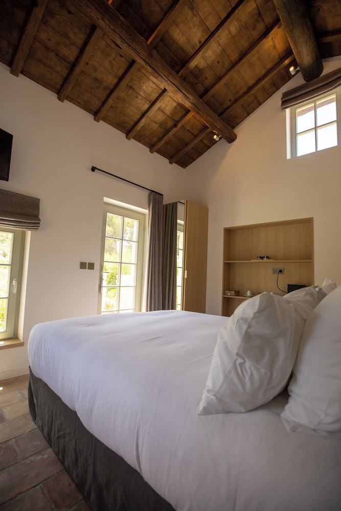 VINEYARD, QUEEN BED