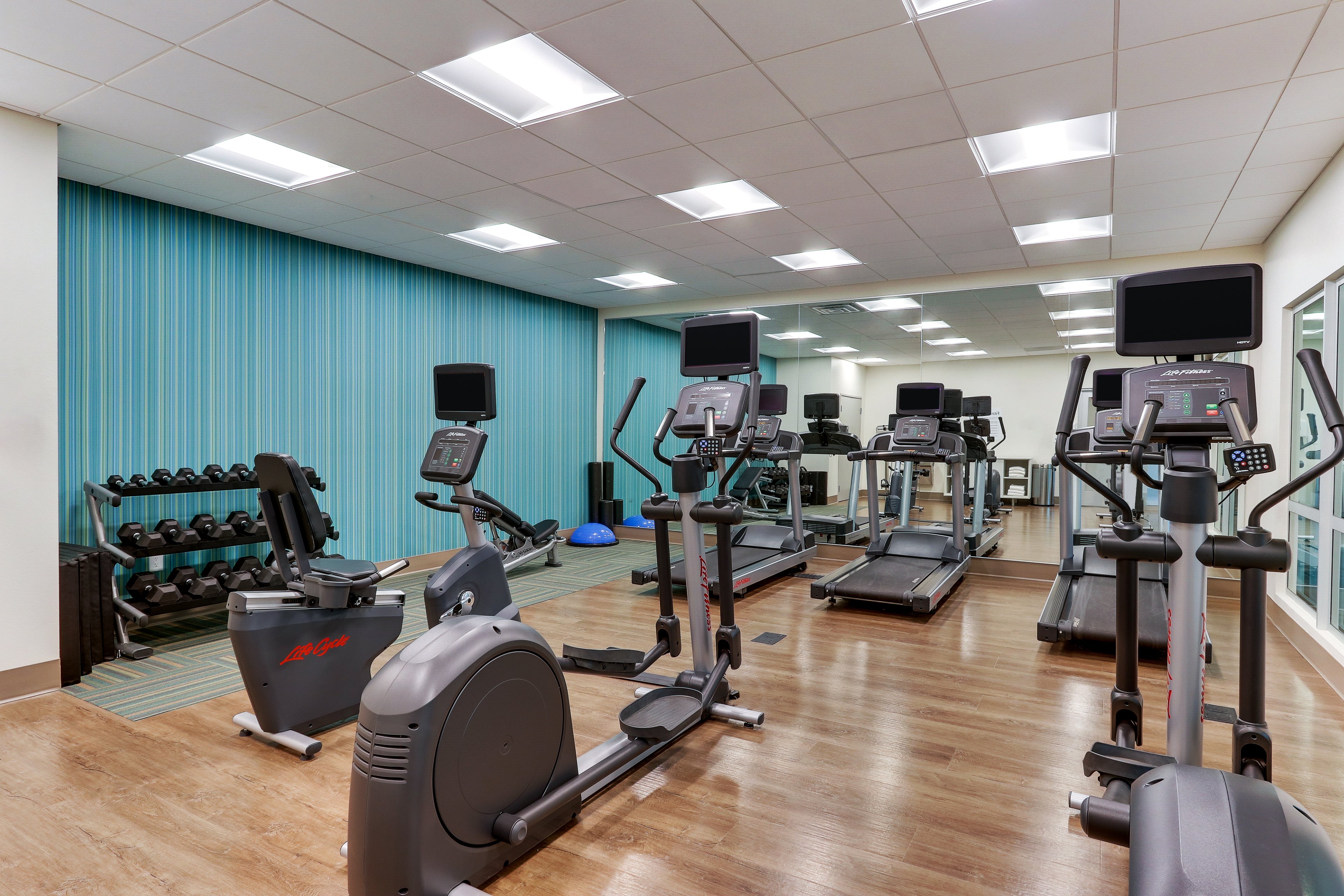 Holiday Inn Express Suites Middletown Goshen 42/71