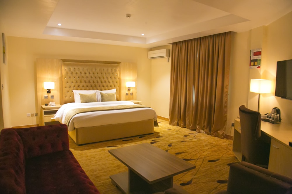 DIPLOMAT, KING BED