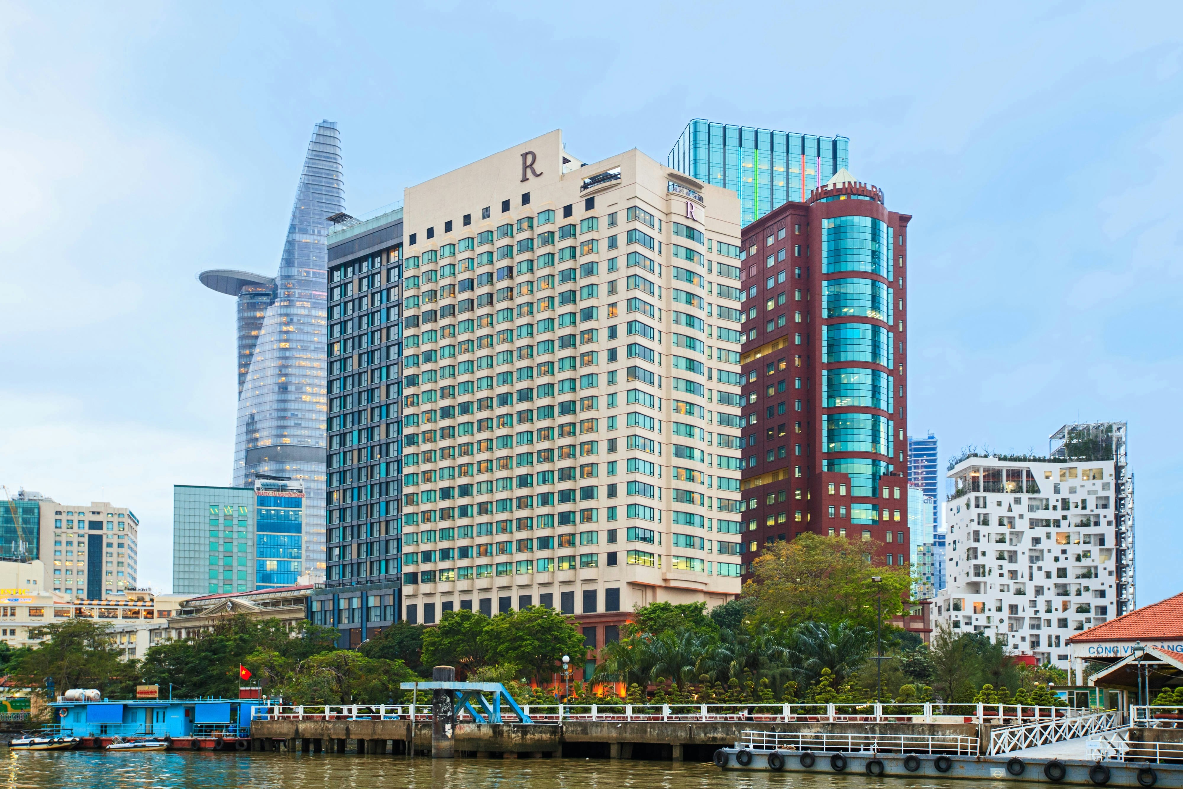 Renaissance Riverside Hotel Saigon 1/24