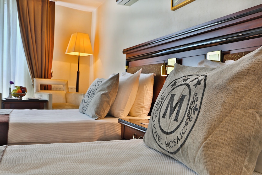 Mosaic Hotel 36/65