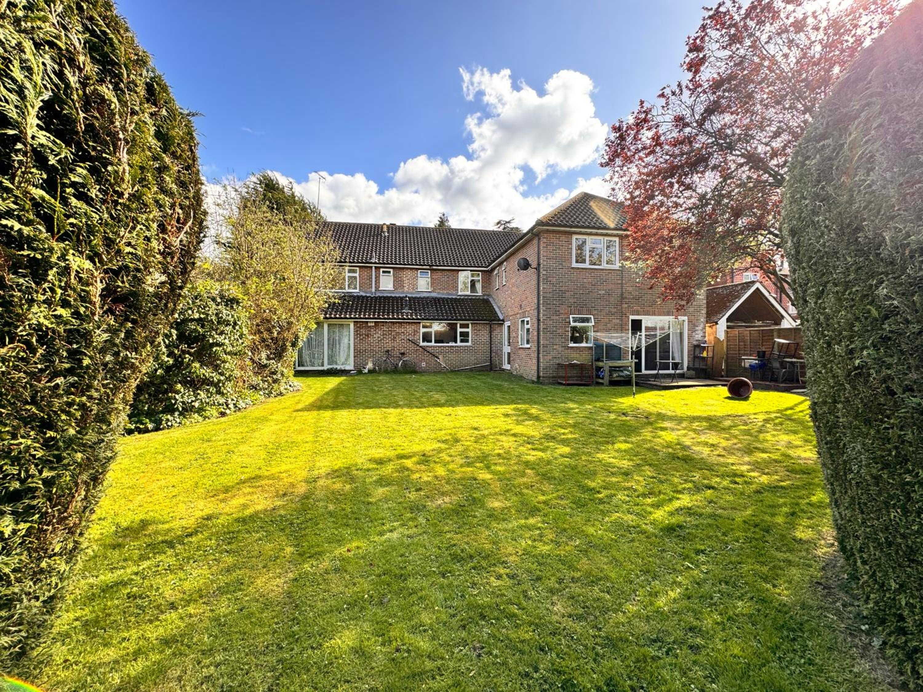 High Trees Guest House Gatwick 43/49