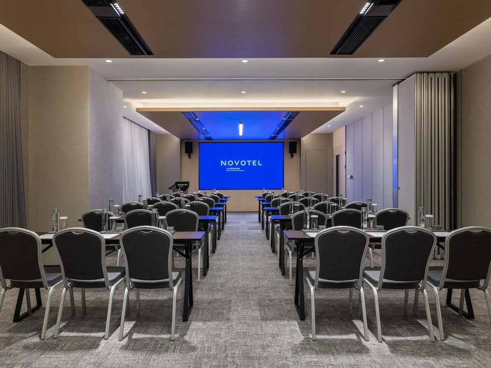 Novotel Shanghai Wanyuan 38/50