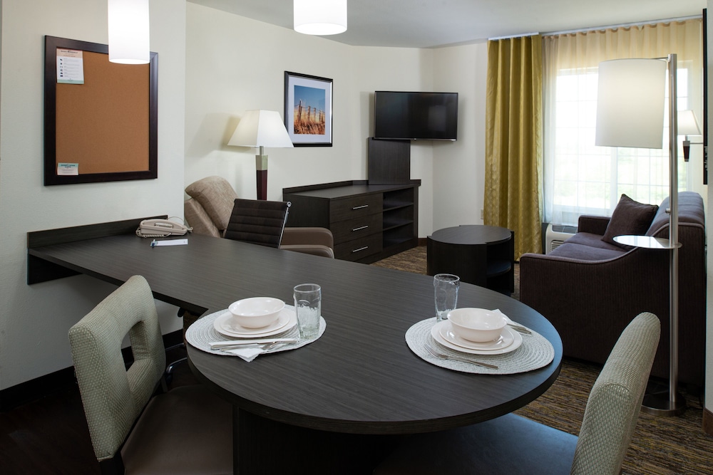 CANDLEWOOD SUITES OLATHE 42/56