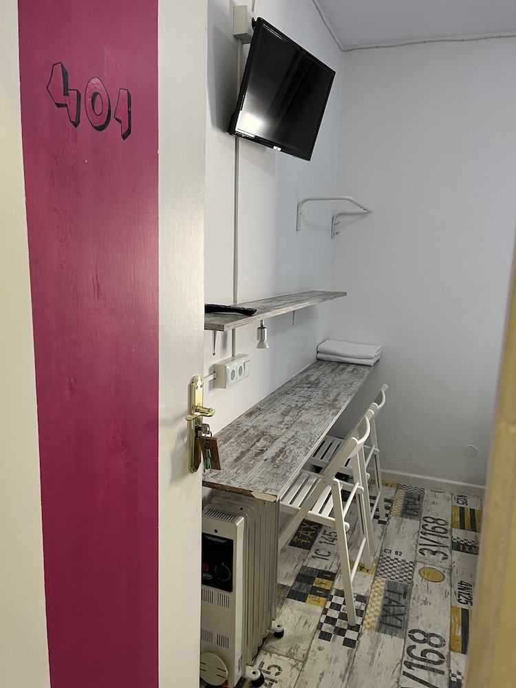 Hostel Almansa 38/50