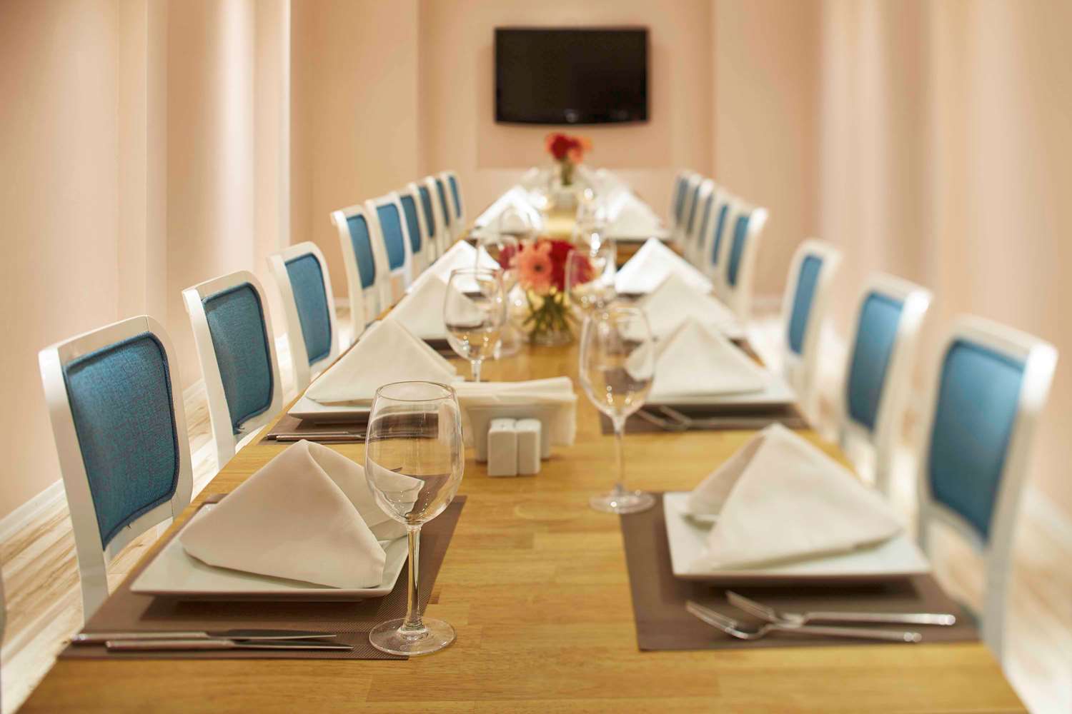 Doubletree By Hilton Hotel Izmir Alsancak 51/58