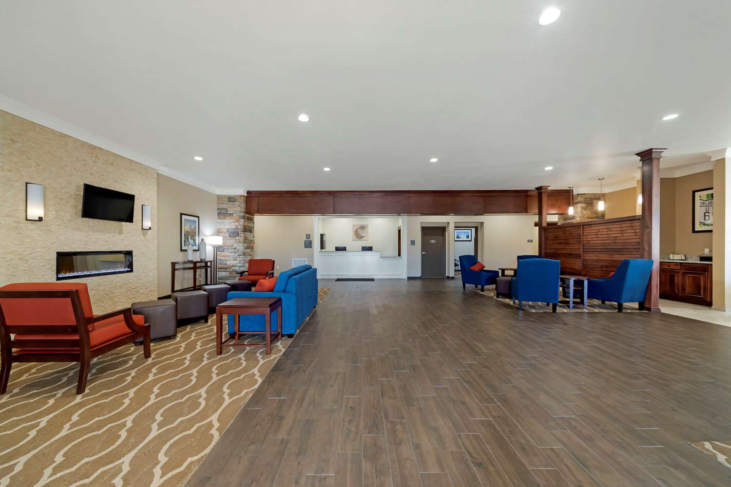 Comfort Inn and Suites Harrah 13/23