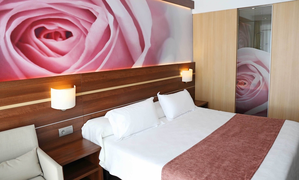 Volga Hotel 30/70
