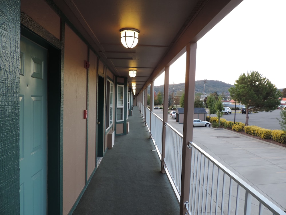 Sweet Breeze Inn 8/65