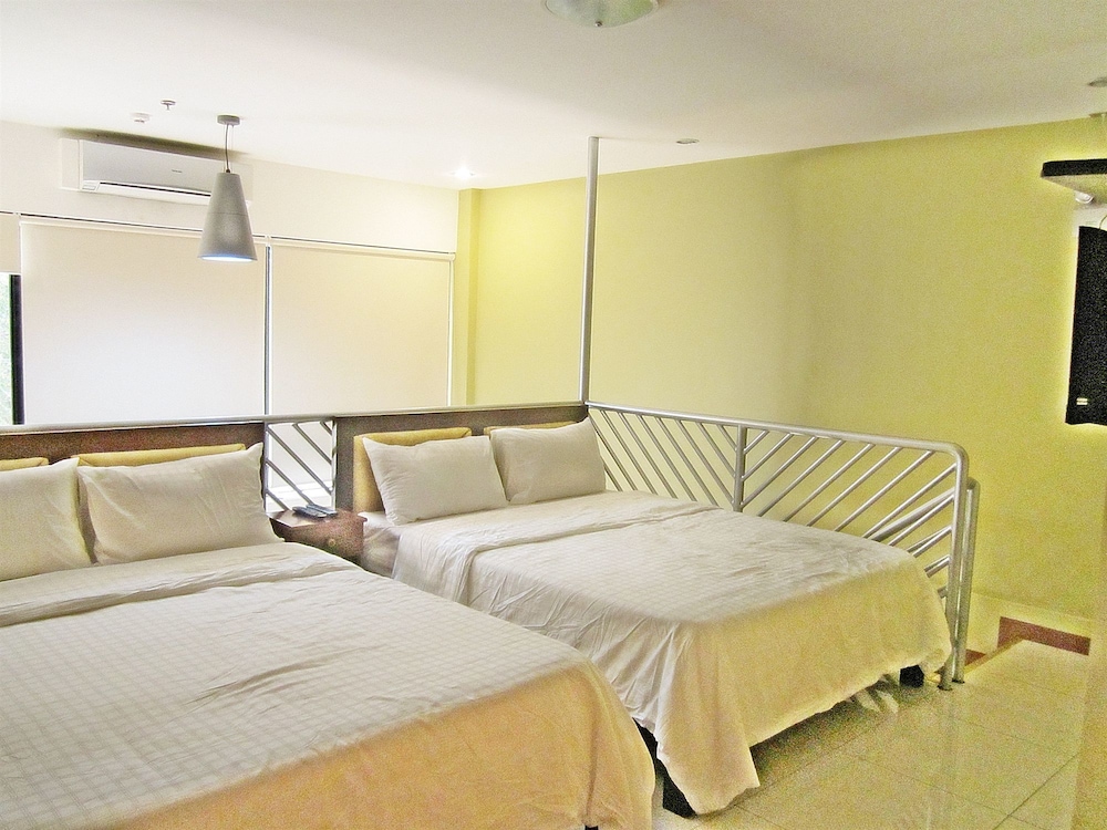 Uptown Condotel 20/73