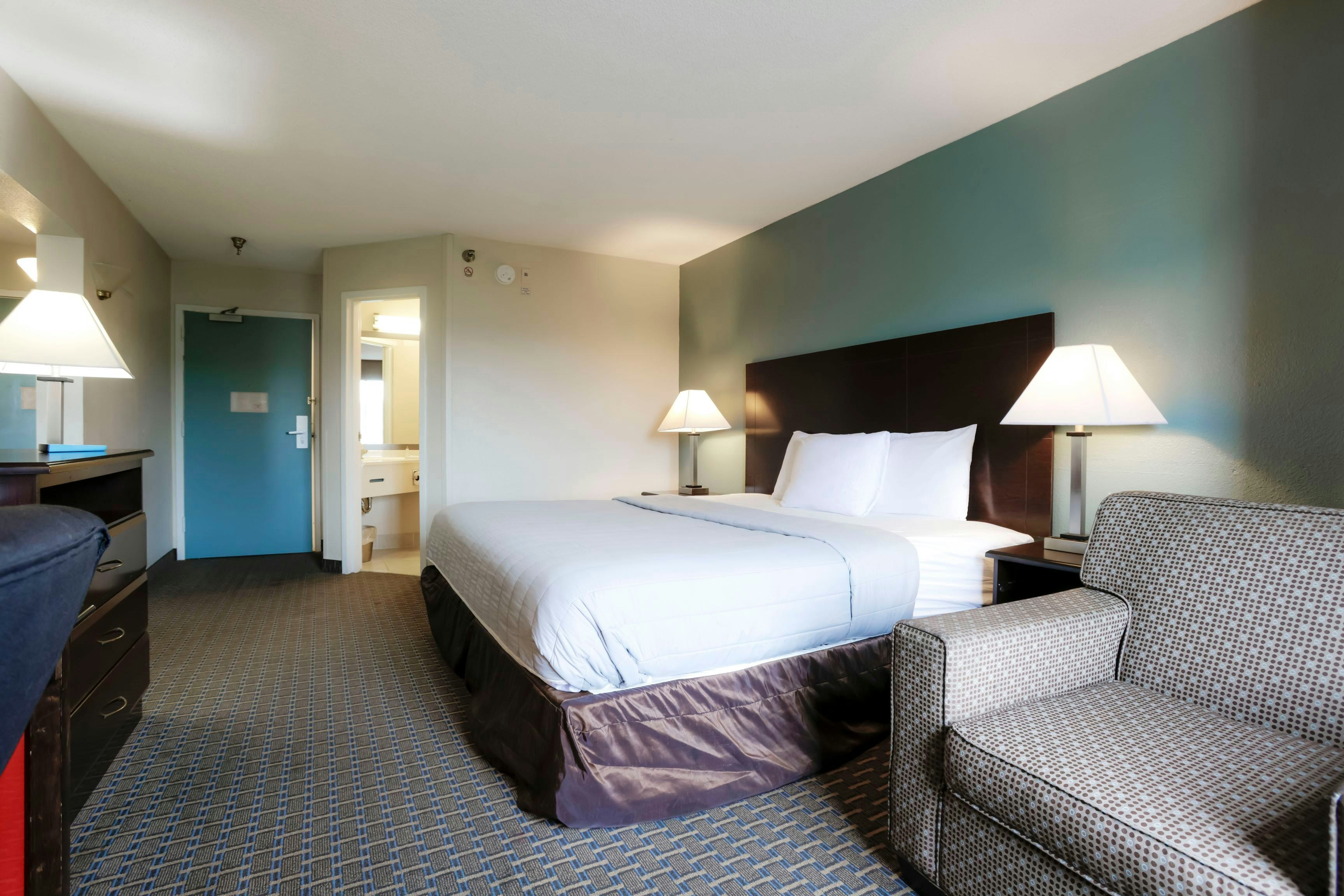 Copley Inn & Suites By OYO Akron OH 46/74