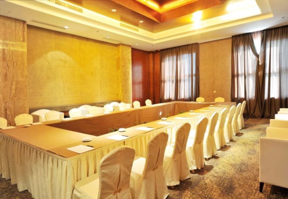 S N Hotel Dalian 23/25