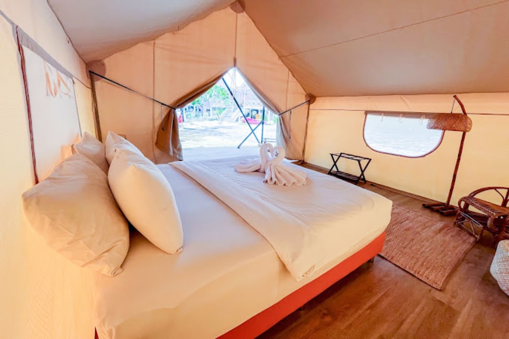 Slumber Party Beach Club and Resort Koh Phangan 4/15