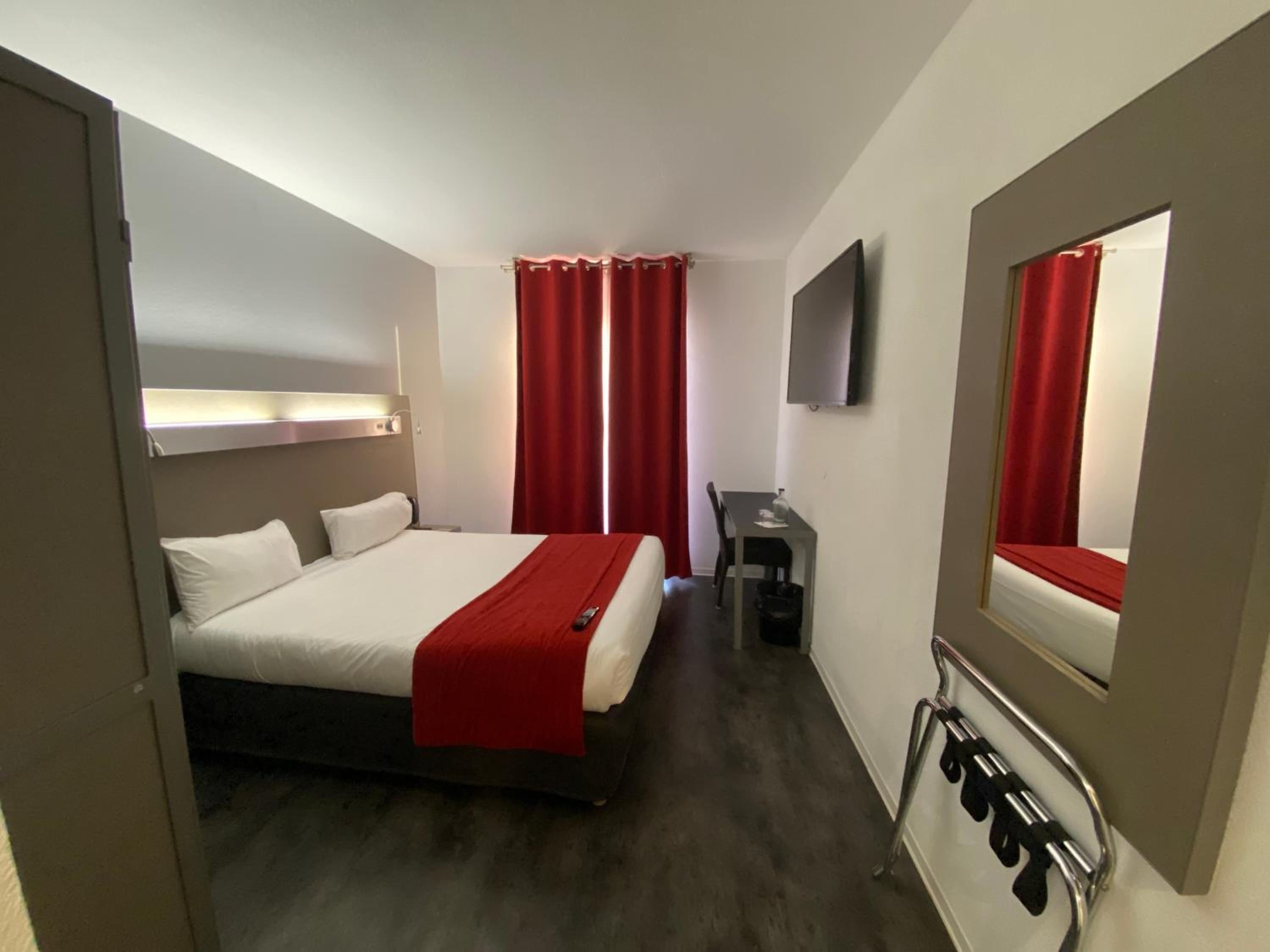 غرفة قياسية بسرير مزدوج، Hotel Les Domes - Perpignan Sud by Hosteletour 9/10
