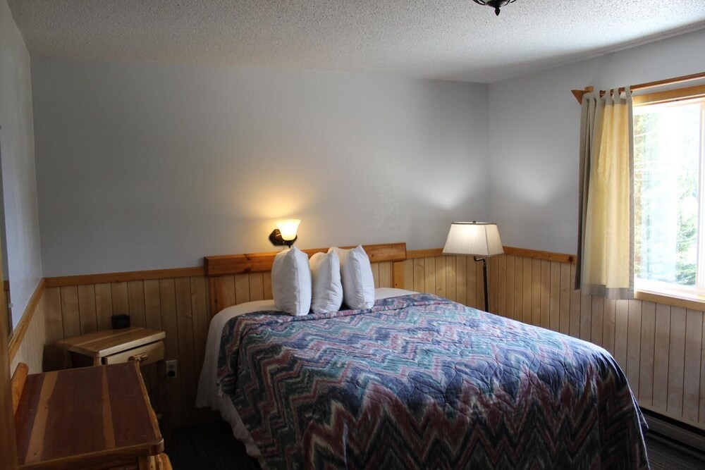 Alpine Motel 5/25