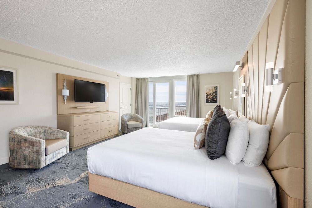 Port-O-Call Hotel 32/62