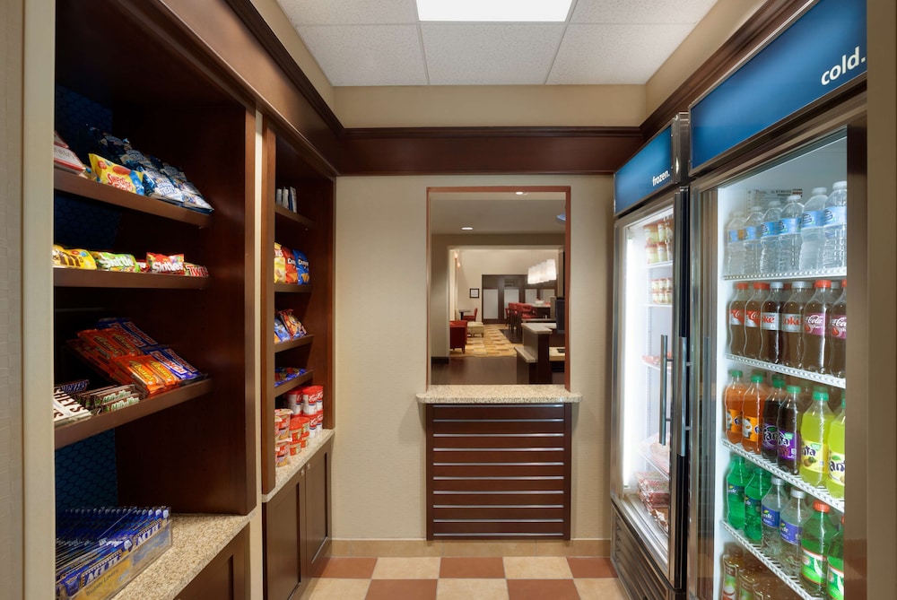 Hampton Inn and Suites Hartford/East Hartford 36/50