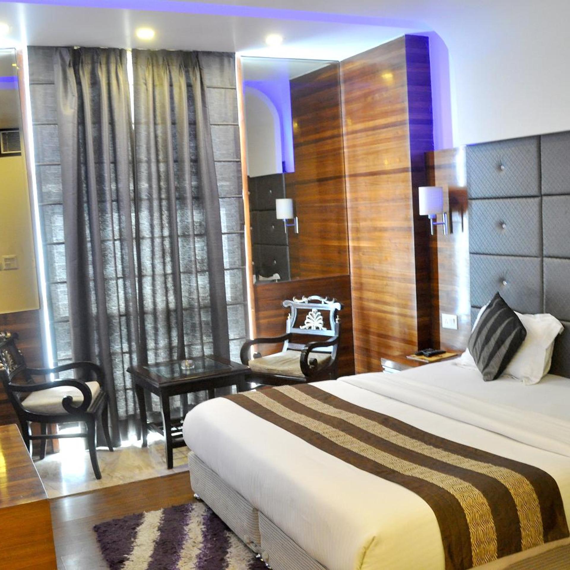 Hotel Delhi 55 20/30