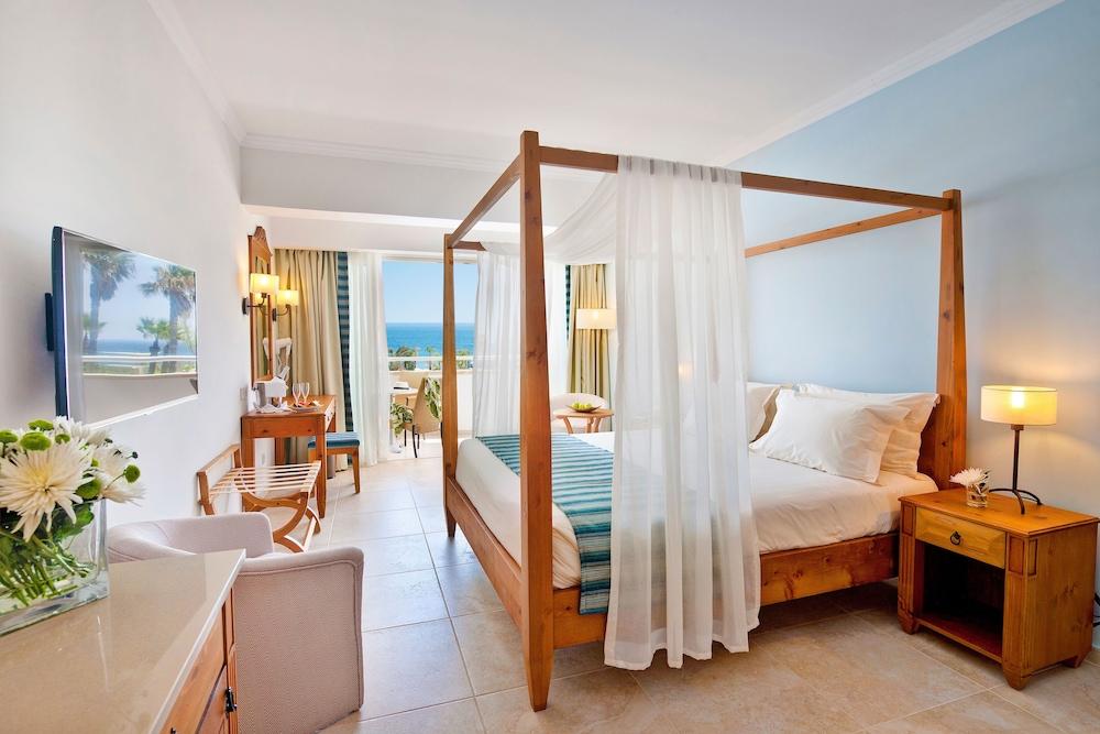 Junior Suite, Pool and Sea View, Terrace