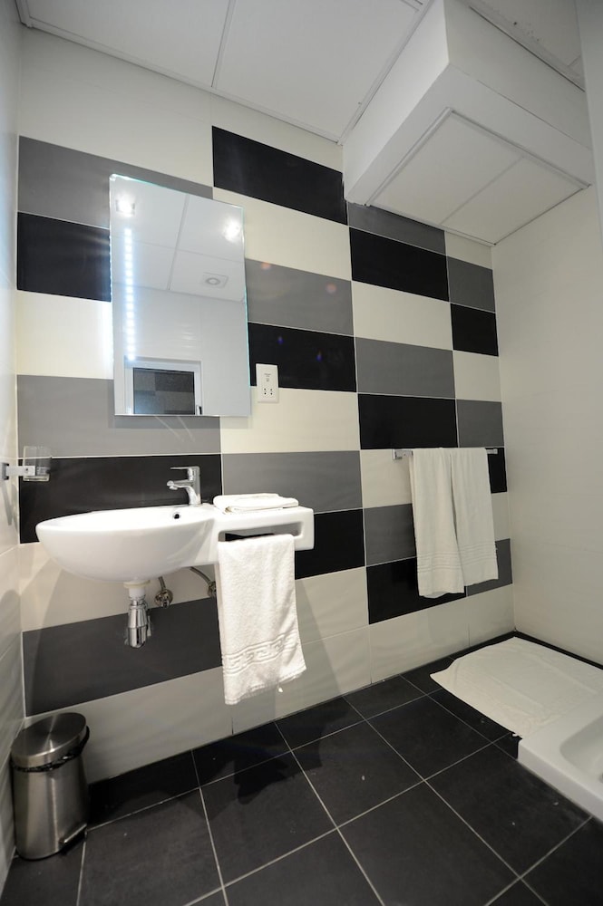 Days Inn Hotel And Residence 64/64