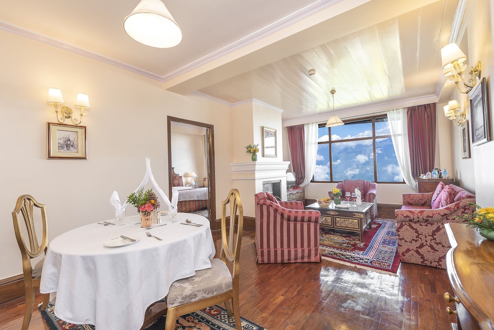 THE ELGIN MOUNT PANDIM, PELLING 18/30