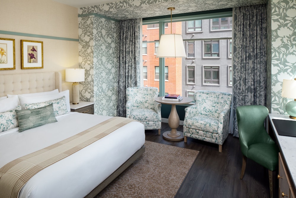 Rose Garden, Deluxe, Suite, King Bed, Accessible